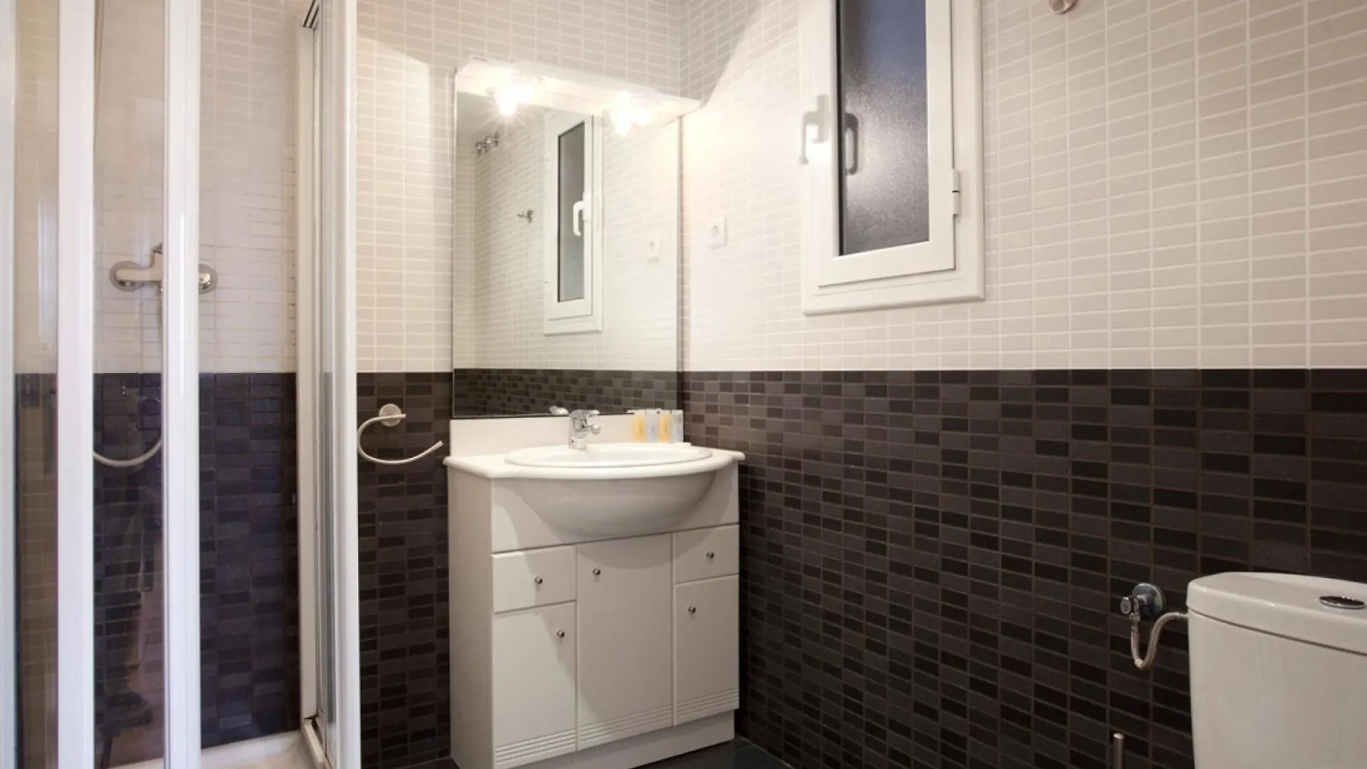 Corsega - Apartment In The Center Of Barcelona